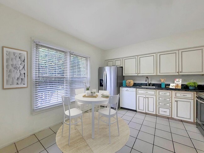 Building Photo - Delightful 4BR TH in highly desired Chapel...