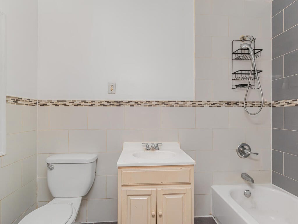 Bathroom - 1378 Bristow St