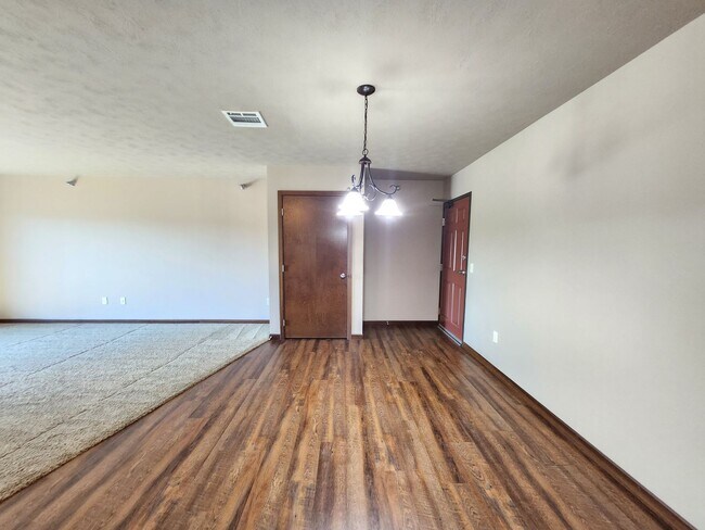 Building Photo - 3600 S Sycamore Ave