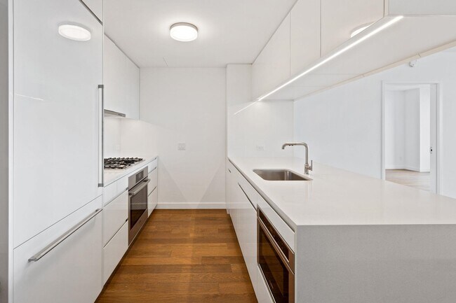 Building Photo - 99 Hudson St