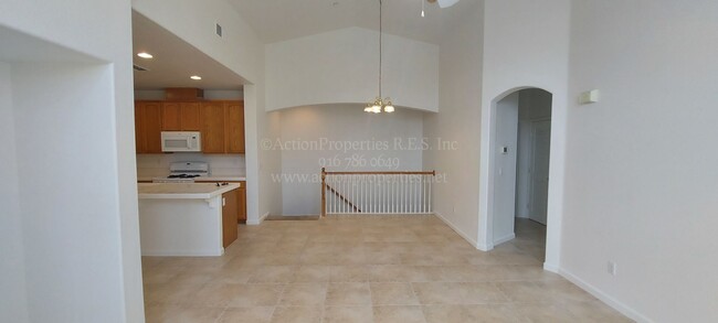 Building Photo - Sierra View Townhouse Lincoln  2 Bed 2 Ba ...