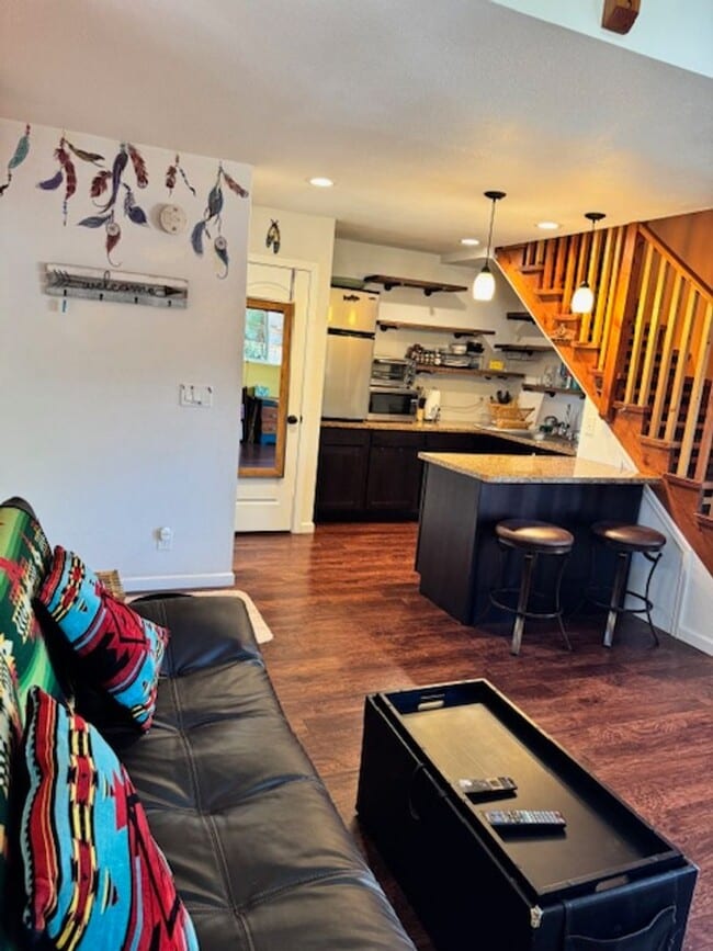 Building Photo - SHAS2352