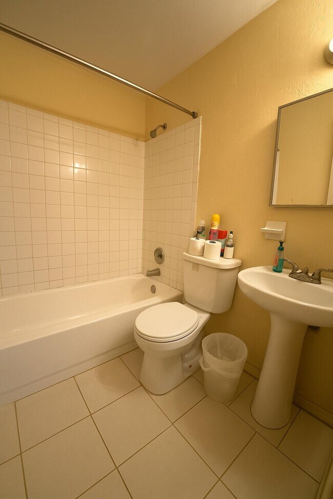 Building Photo - 2533 Dolphin Dr