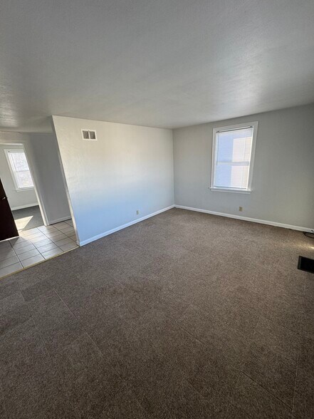 Building Photo - 142 Cayuta St