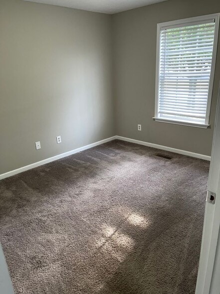 Building Photo - 1604 Baucom Dr