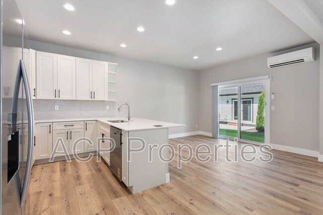 Building Photo - 2205 DeJong Dr