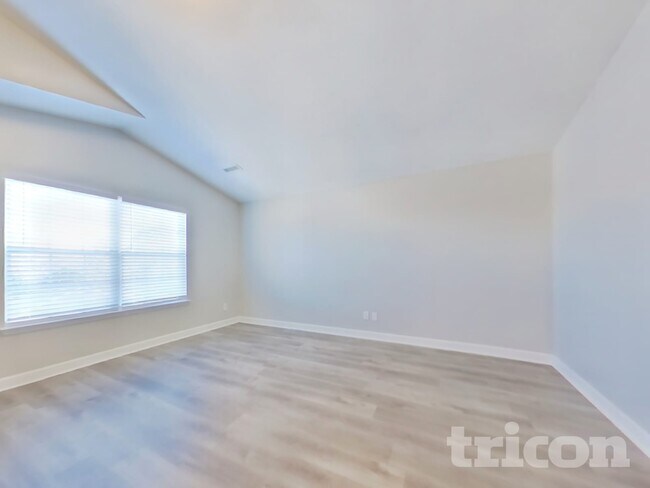 Building Photo - 645 Belgium Dr