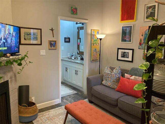 Building Photo - 2814 Nueces St