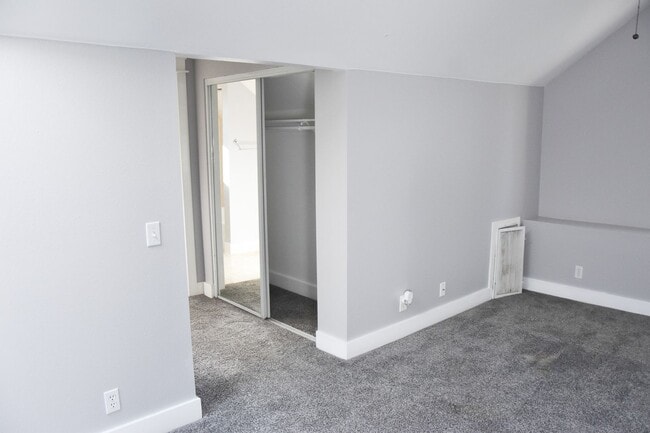 Building Photo - 154 N Shaffer St