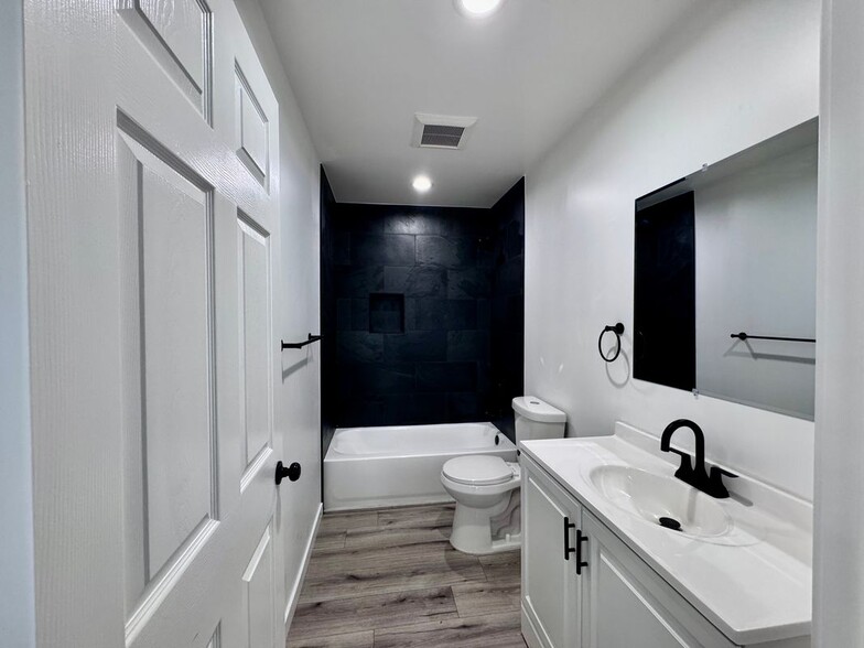 Building Photo - 841 1/2 West 64th Street