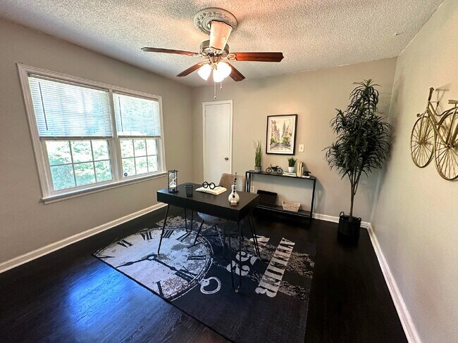 Building Photo - Beautifully Updated Decatur Home with Spacious Backyard