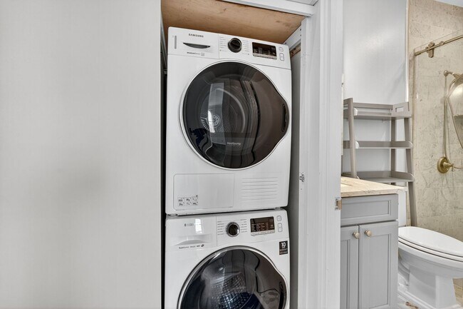 Building Photo - Available Now! Beautiful 1 Bedroom Off U S...