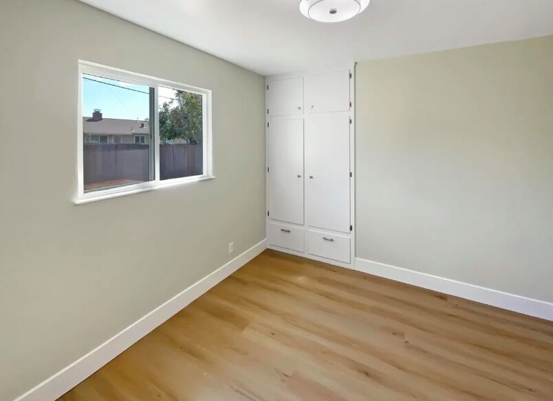 Building Photo - 4840 Piper St