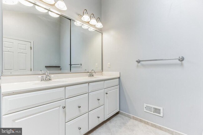 Building Photo - 4 Hogan Way