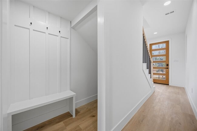 Building Photo - 2010 Yates St