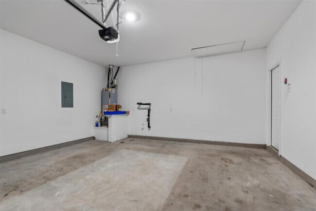 Building Photo - 393 Gabbro Gdns