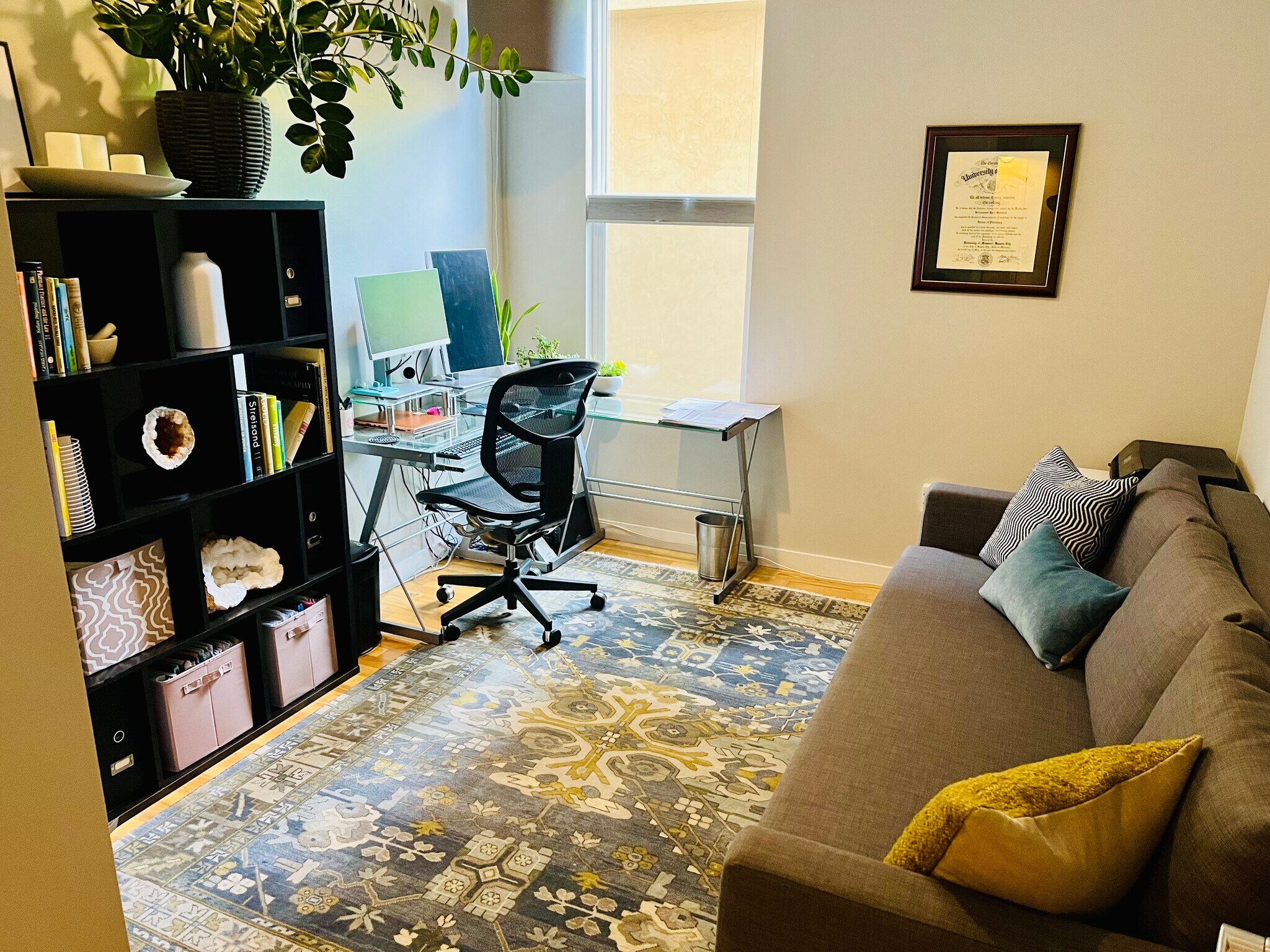 Spare bedroom great for a home office - 2422 Tremont Pl