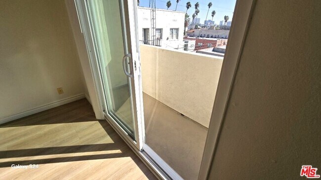 Building Photo - 140 N Berendo St