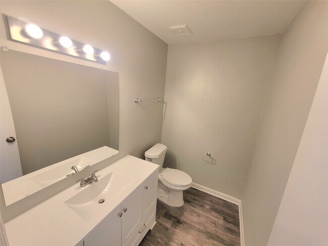 Building Photo - 5920 Arncliffe Dr