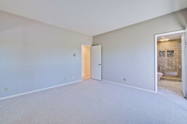 Building Photo - 1108 Shoreline Dr