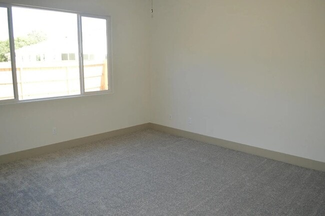 Building Photo - 2430 Bastidas Dr