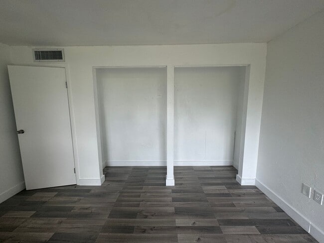 Building Photo - Spacious 3-Bedroom, 2.5-Bathroom Condo – P...