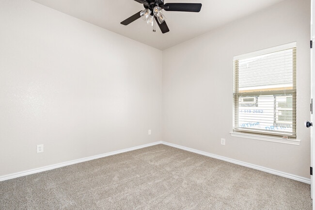 Building Photo - 602 Dred Roger Circle