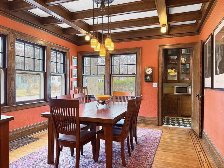 Building Photo - 410 Wellington Ave