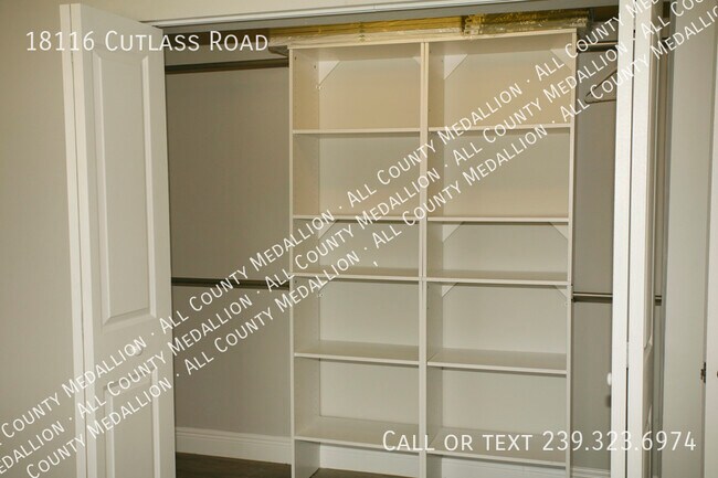 Building Photo - Fort Myers Beach Sailboat Access Home in t...