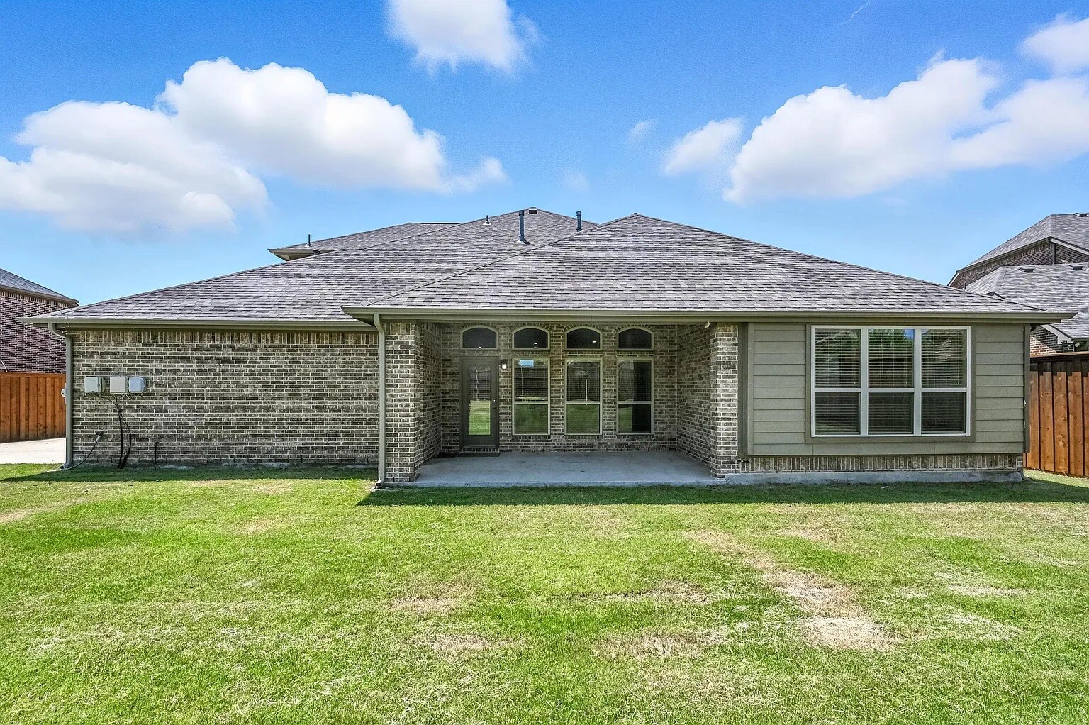 Building Photo - Room in House on Smoke Tree Dr