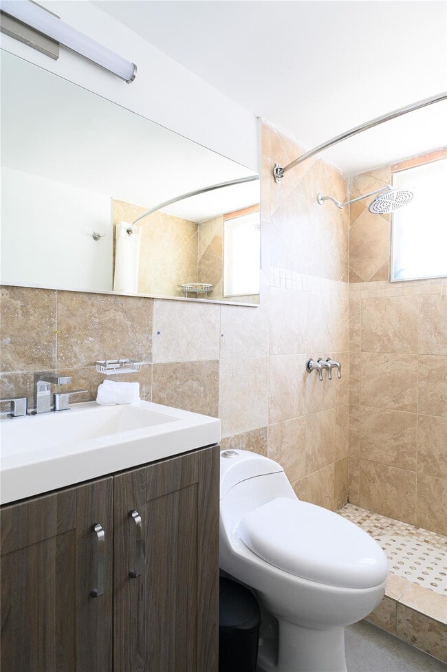 Building Photo - 1020 N Victoria Park Rd