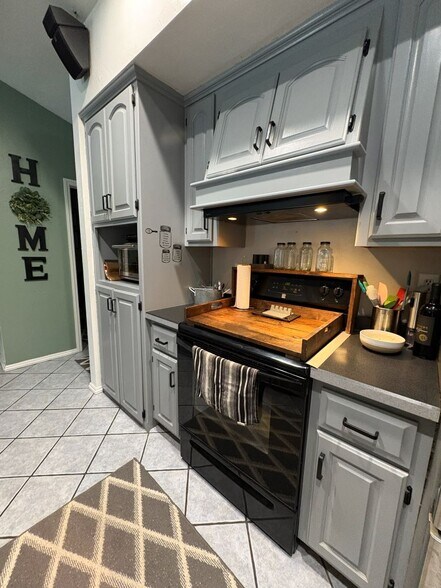 kitchen - 13501 Velp Ave