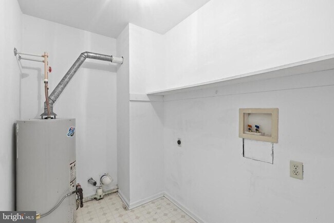 Building Photo - 251 N Caroline Pl