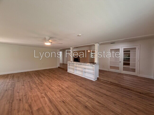 Building Photo - 10621 McGregor Blvd