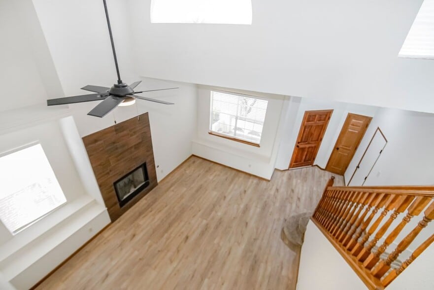 Building Photo - 929 Totonaca Ln