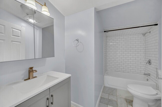 Building Photo - 4908 W Byron St