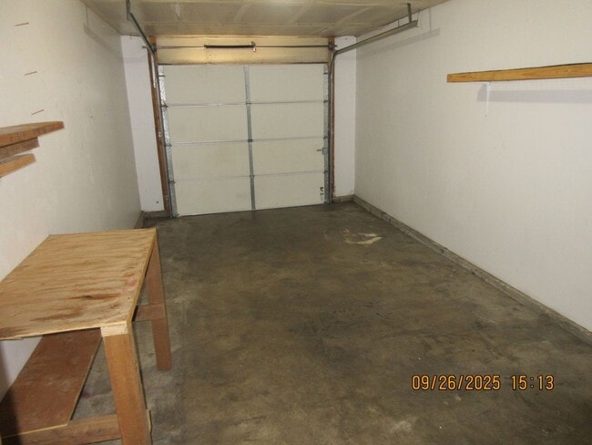 Building Photo - Spacious and very clean