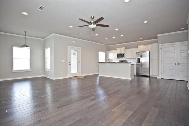 Building Photo - 3811 SW Peachwood Dr
