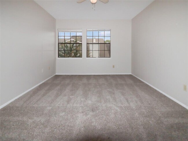Building Photo - 6211 Ludington Dr