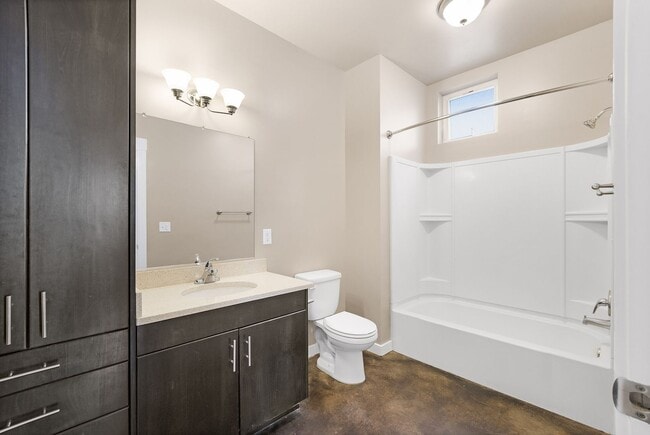 Building Photo - MOVE IN SPECIAL $2000 SIGN A LEASE BY MARCH 18TH    2 Bedroom, 1 Bath Available!