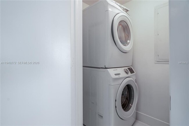 Building Photo - 900 Biscayne Blvd