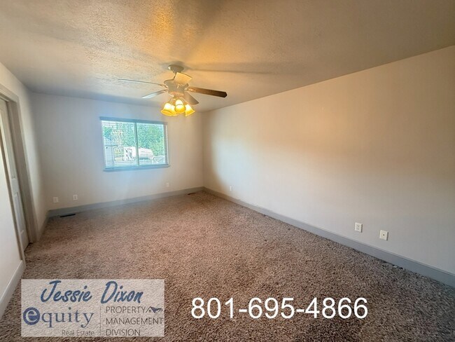 Building Photo - 5725 Brook Cir
