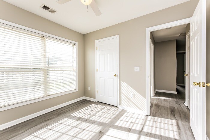 Building Photo - 815 Terrace Creek Dr