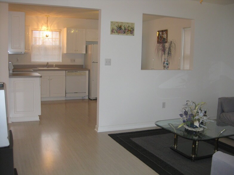 Building Photo - 7 Donna Ln