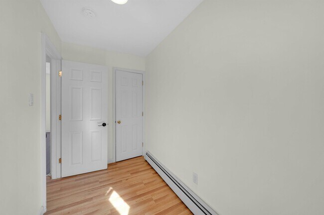 Building Photo - 811 Montgomery St