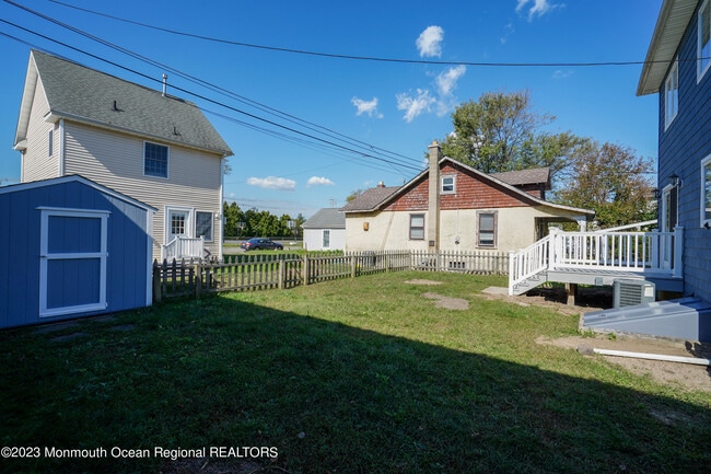 Building Photo - 111 Main St