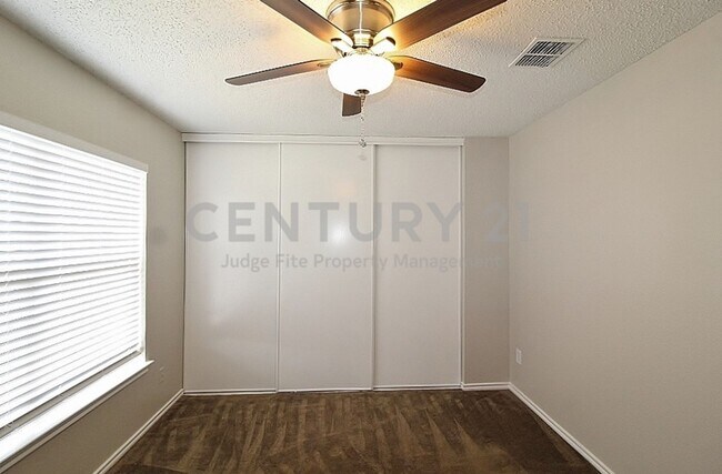 Building Photo - Beautiful 3/2/2 in Cedar Hill For Rent!
