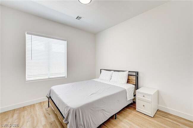 Building Photo - 3236 Rushing Waters Pl