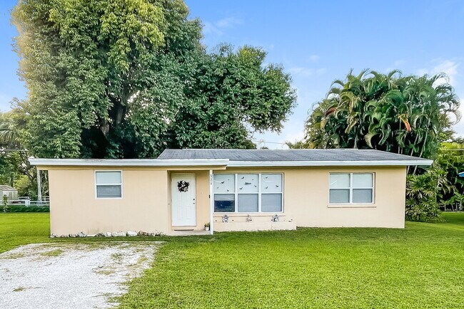 Primary Photo - 324 Colorado Ave