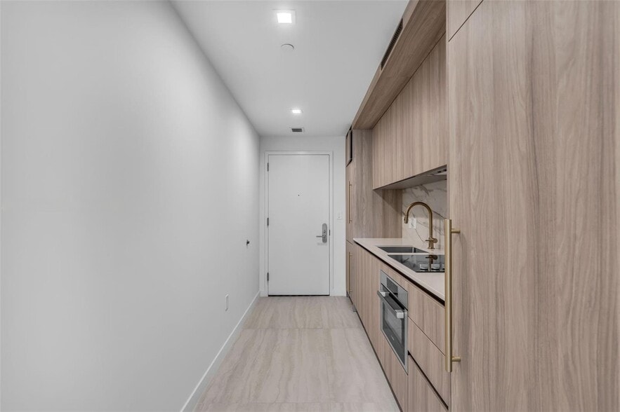 Building Photo - 77 SE 5th St